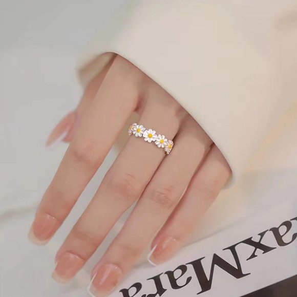 Jewelry - NEW Silver Resizable Trendy Korean Daisy Flower Rings
